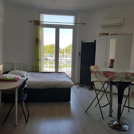 Studio With Sea View For 2 People Тулон Екстериор снимка