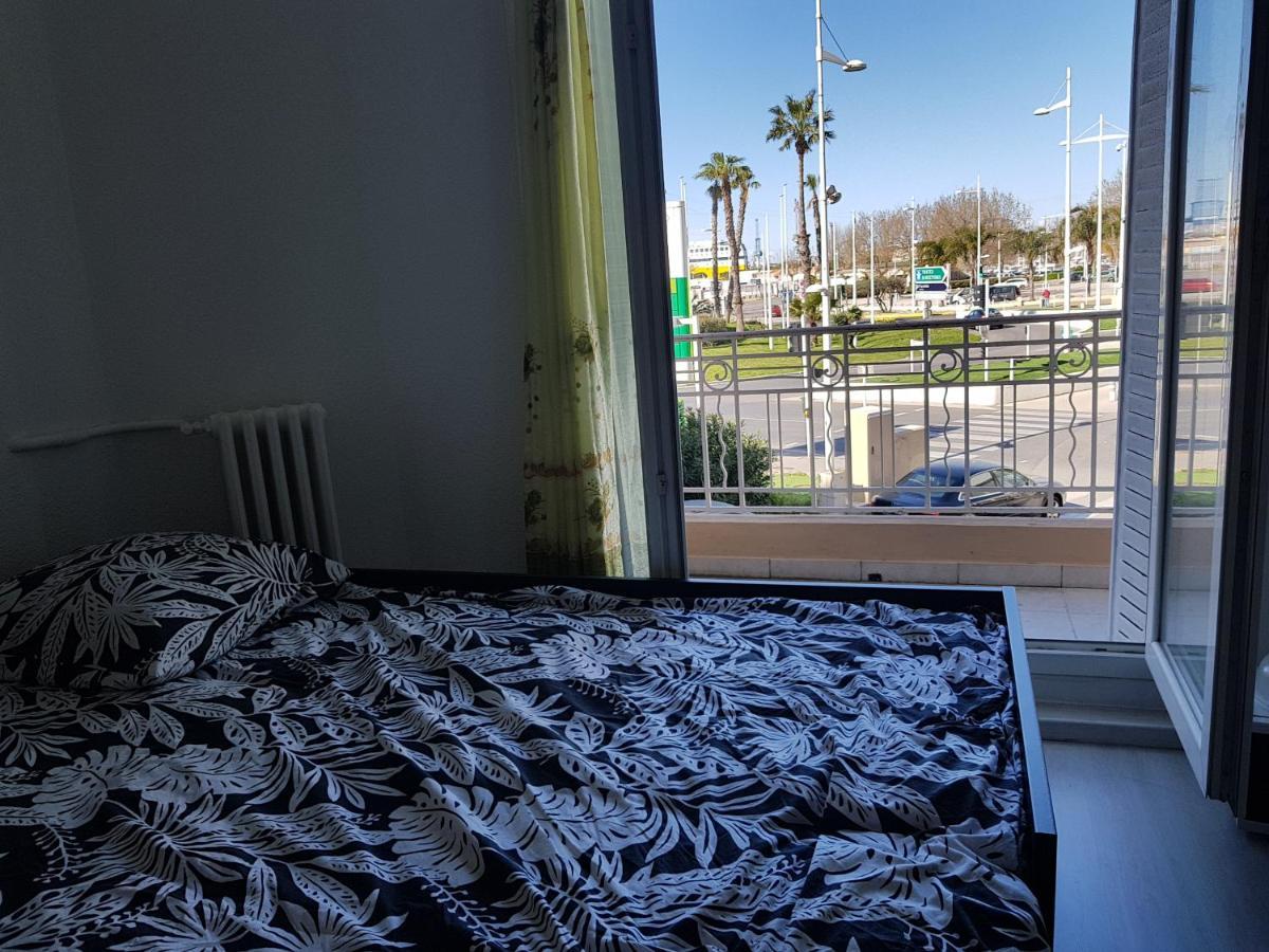 Studio With Sea View For 2 People Тулон Екстериор снимка