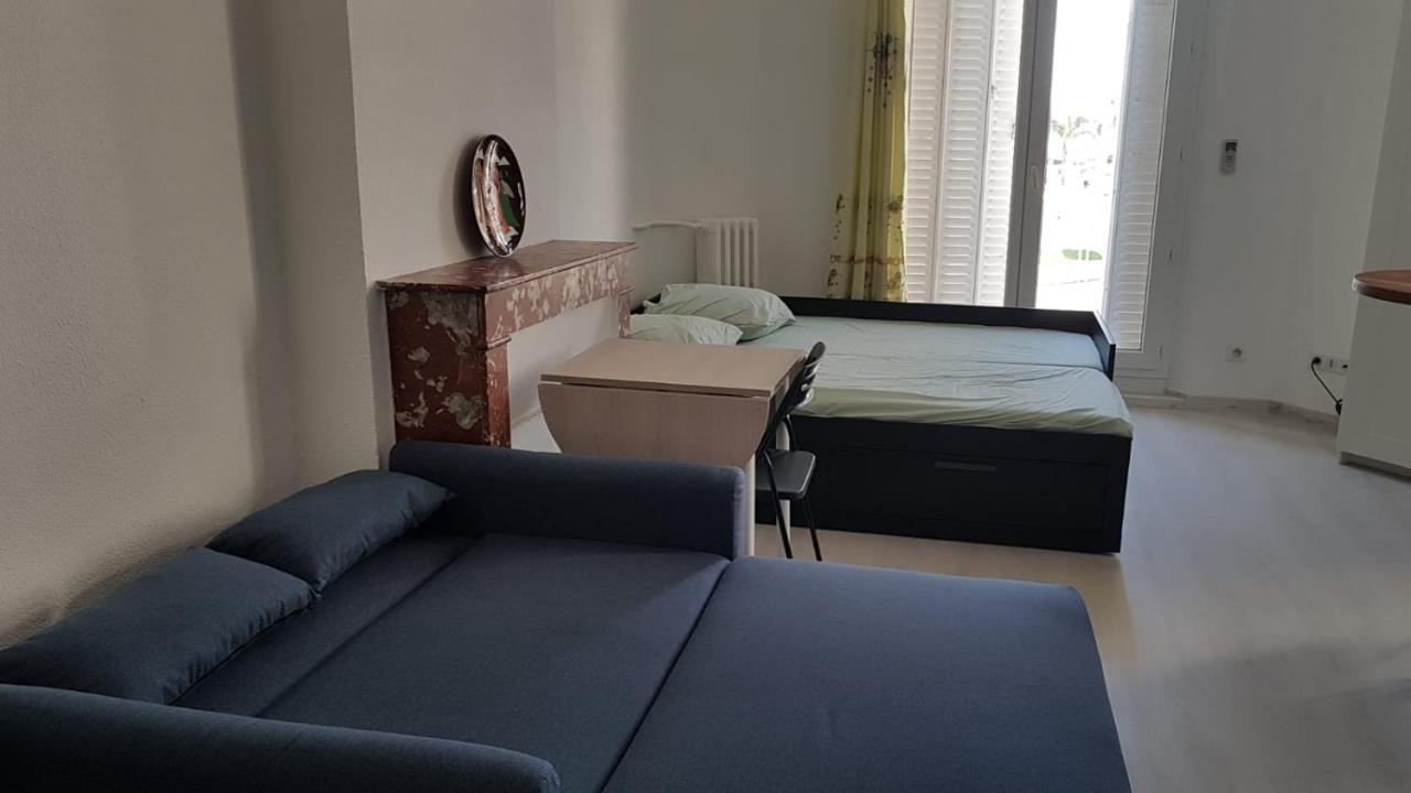 Studio With Sea View For 2 People Тулон Екстериор снимка