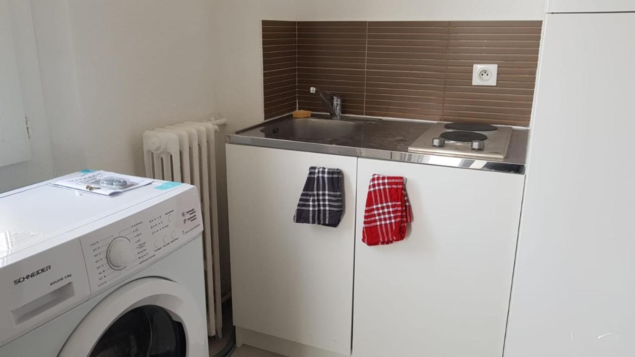 Studio With Sea View For 2 People Тулон Екстериор снимка