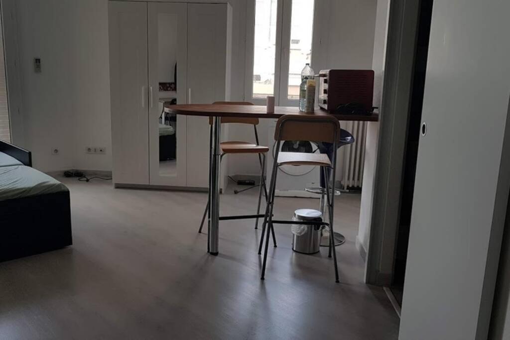 Studio With Sea View For 2 People Тулон Екстериор снимка