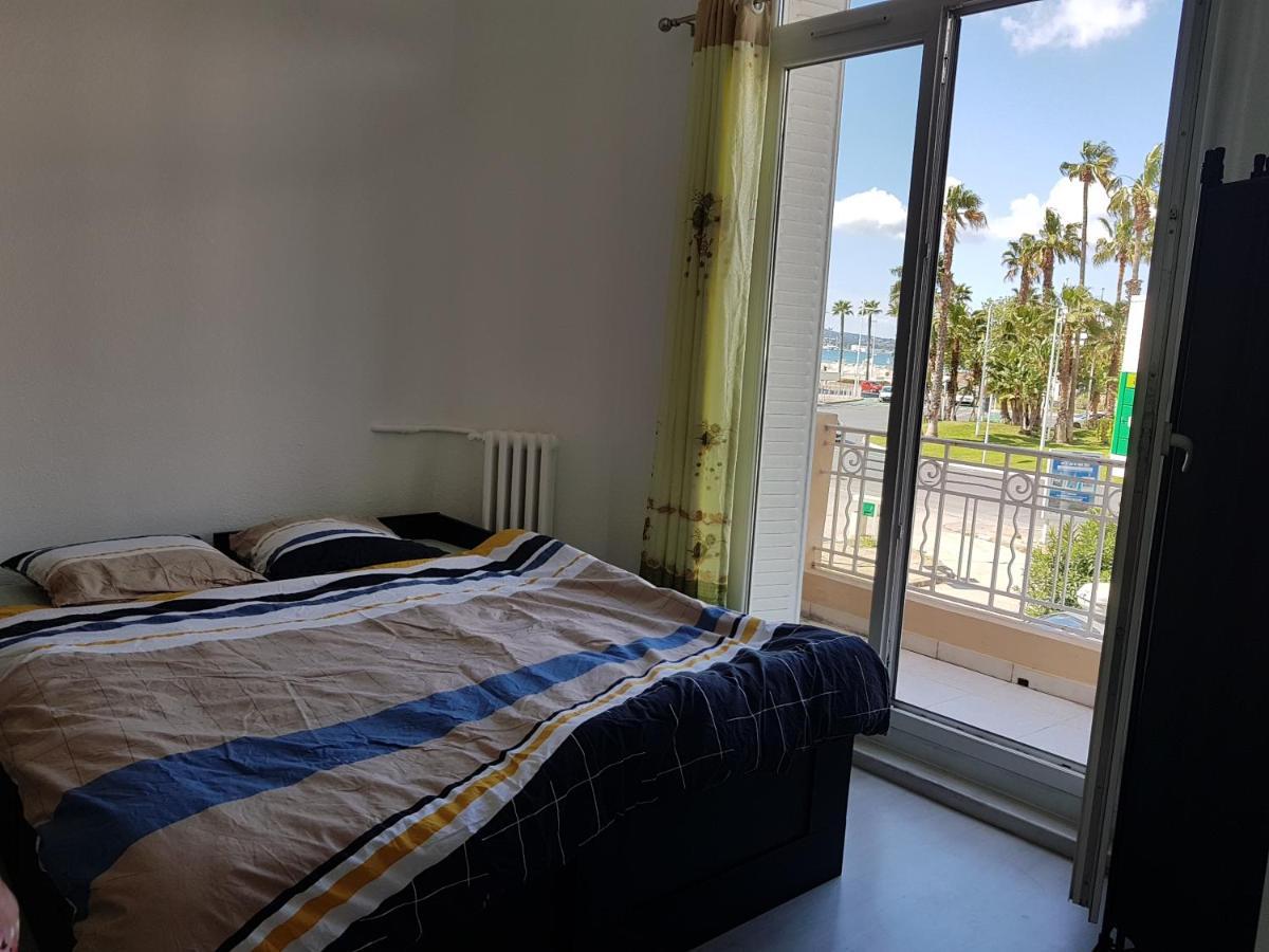 Studio With Sea View For 2 People Тулон Екстериор снимка