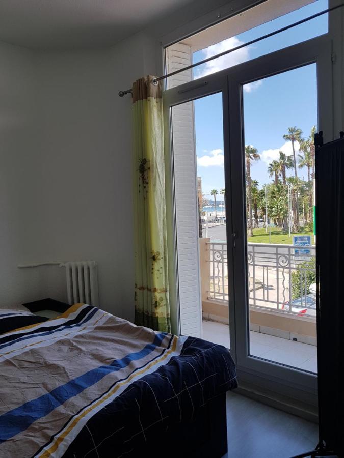 Studio With Sea View For 2 People Тулон Екстериор снимка