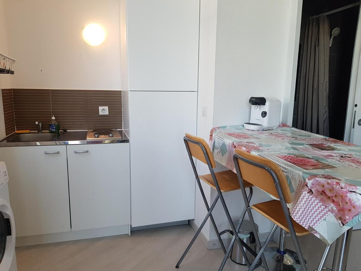 Studio With Sea View For 2 People Тулон Екстериор снимка