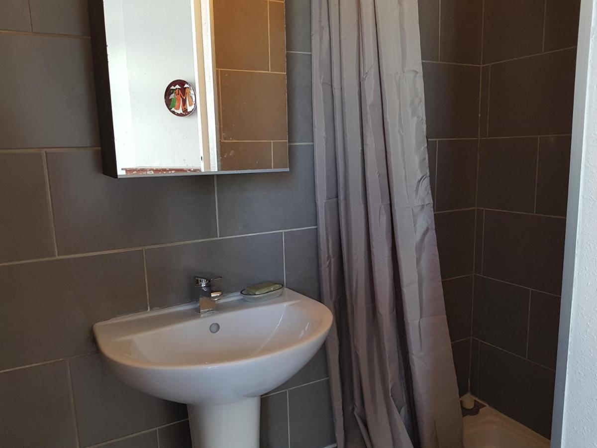 Studio With Sea View For 2 People Тулон Екстериор снимка