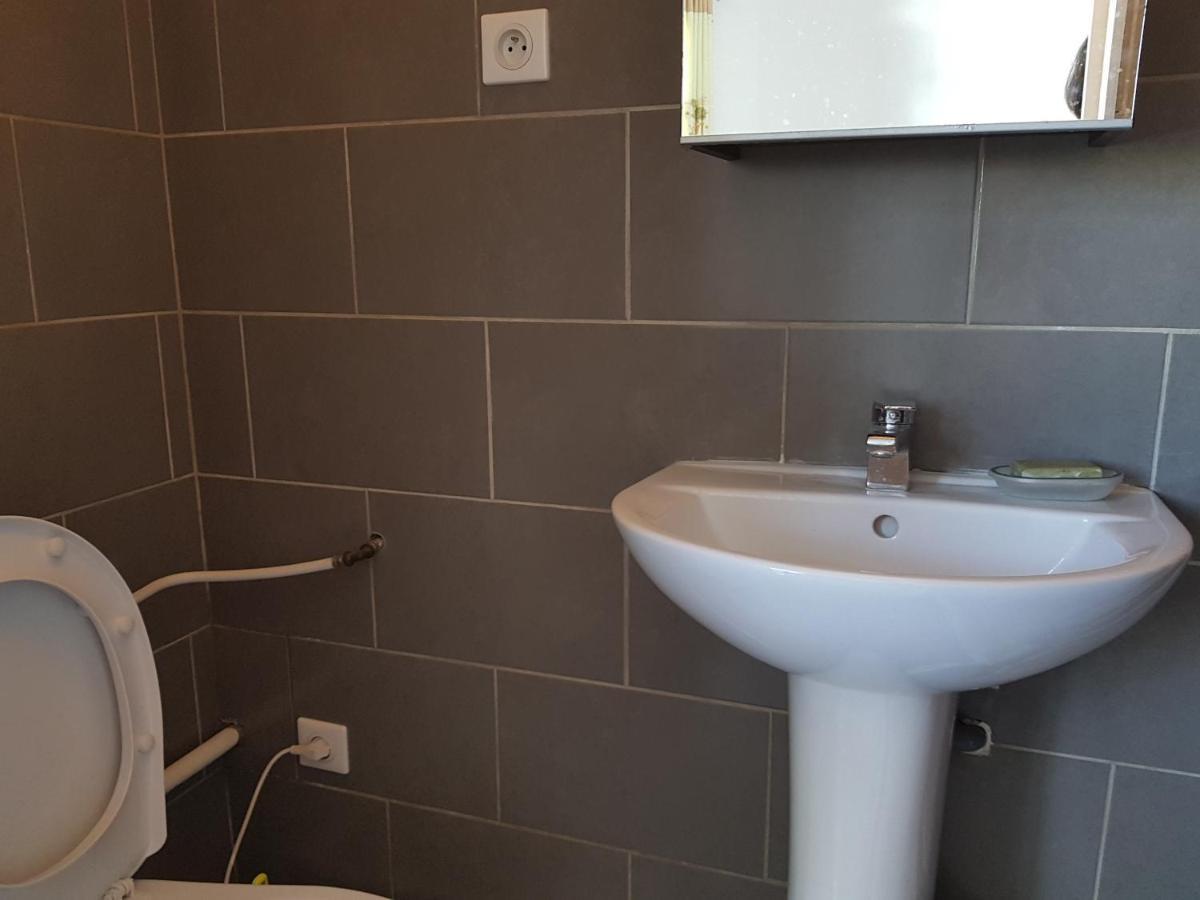 Studio With Sea View For 2 People Тулон Екстериор снимка