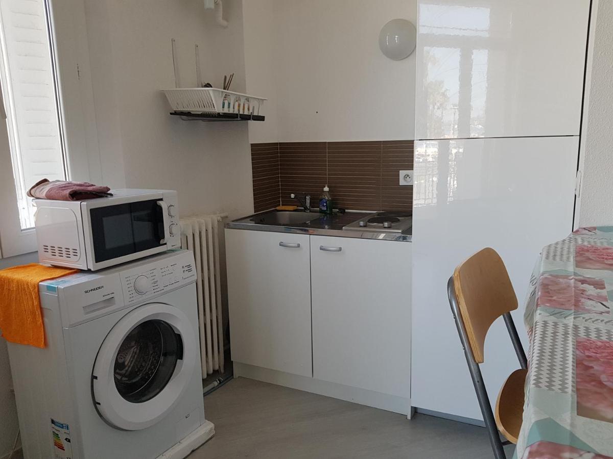 Studio With Sea View For 2 People Тулон Екстериор снимка