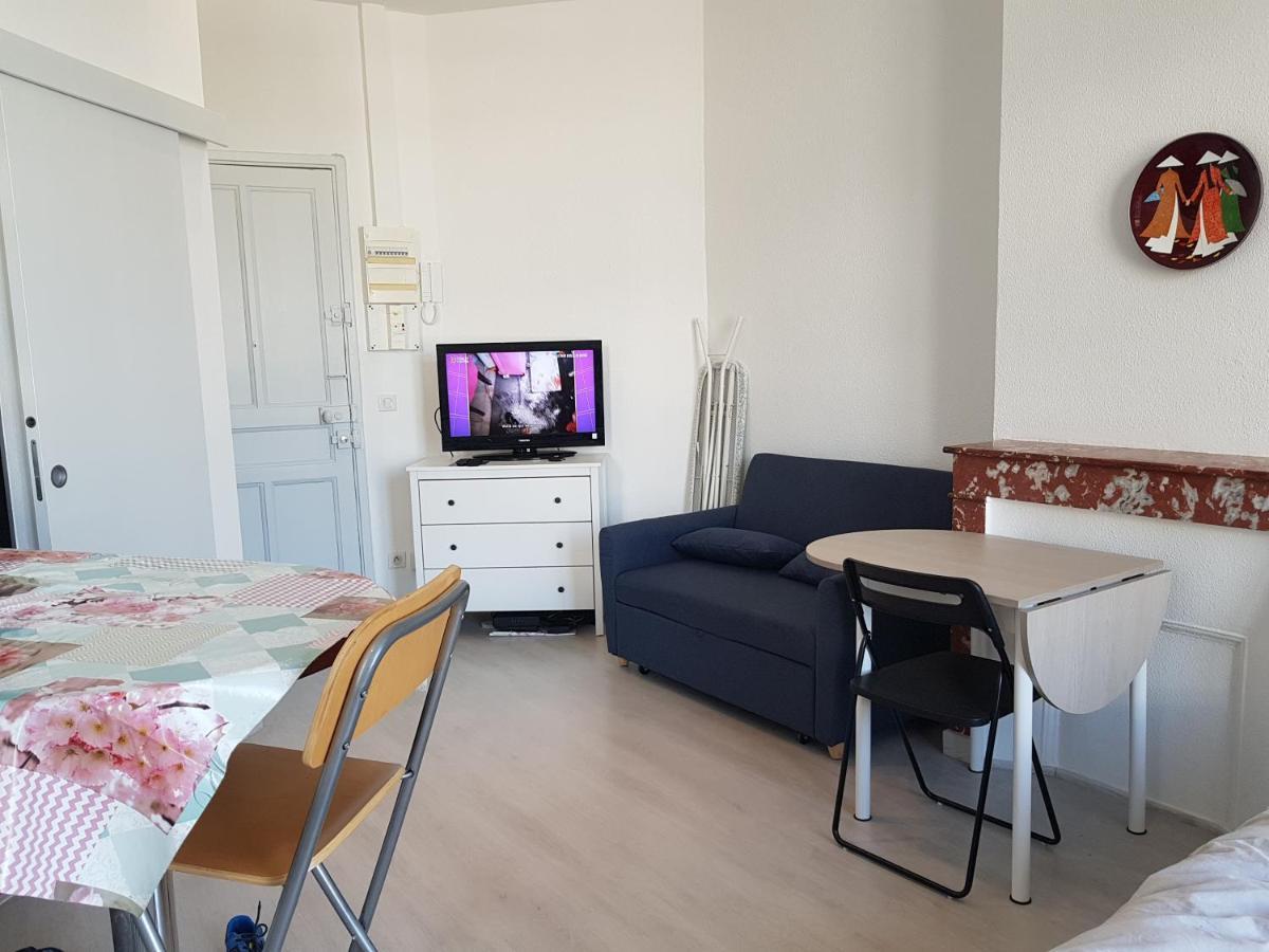 Studio With Sea View For 2 People Тулон Екстериор снимка