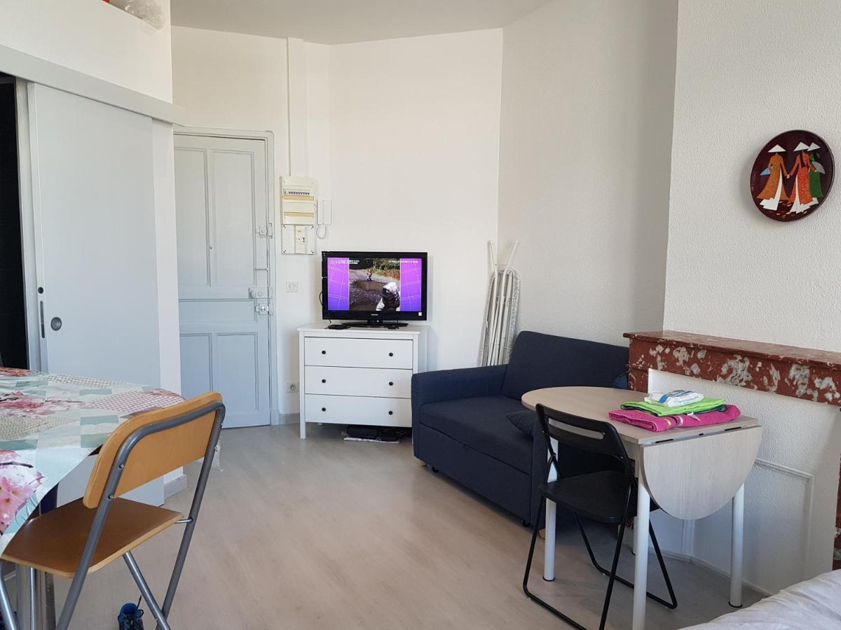 Studio With Sea View For 2 People Тулон Екстериор снимка